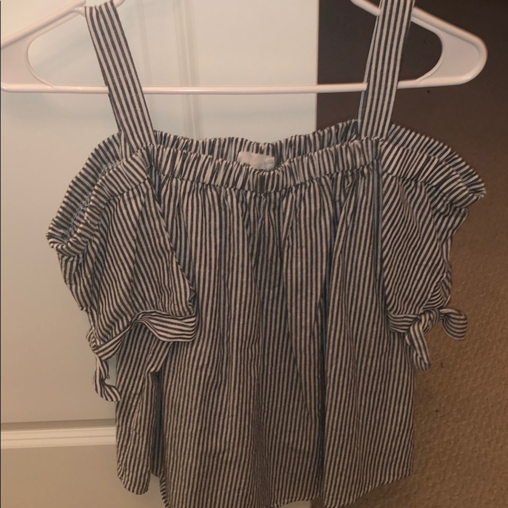 Adorable striped off the shoulder top !!